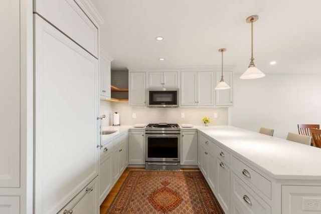 9 Hawthorne Pl 14H, Boston, MA 02114