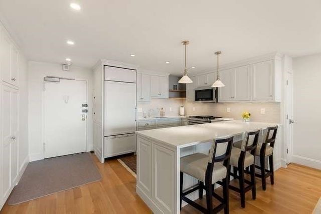 9 Hawthorne Pl 14H, Boston, MA 02114