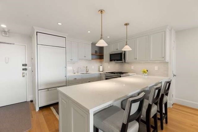 9 Hawthorne Pl 14H, Boston, MA 02114