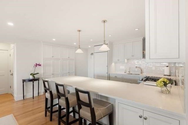 9 Hawthorne Pl 14H, Boston, MA 02114