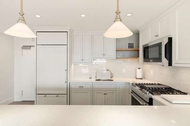 9 Hawthorne Pl 14H, Boston, MA 02114