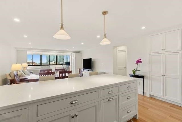9 Hawthorne Pl 14H, Boston, MA 02114