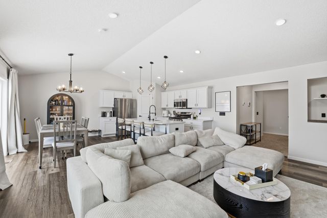 6886 102nd Street S, Cottage Grove, MN 55016