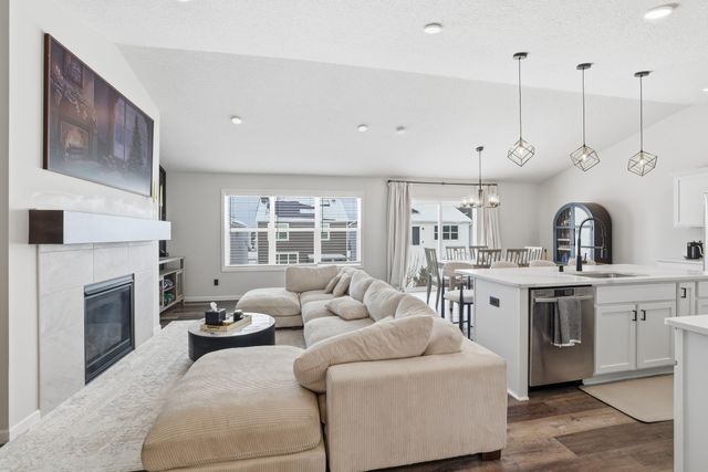 6886 102nd Street S, Cottage Grove, MN 55016