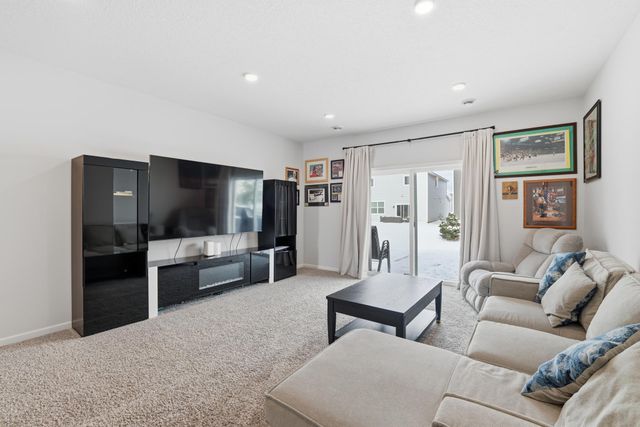 6886 102nd Street S, Cottage Grove, MN 55016