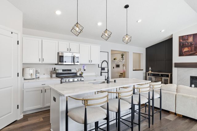 6886 102nd Street S, Cottage Grove, MN 55016