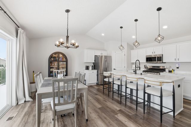 6886 102nd Street S, Cottage Grove, MN 55016