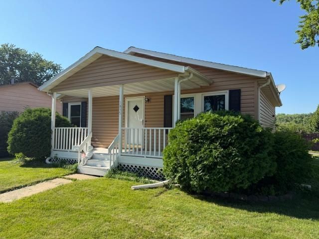 1855 S Village Drive SE, Rochester, MN 55904