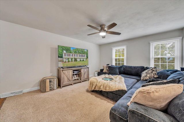 3030 Sedgefield RD SW, Roanoke, VA 24015