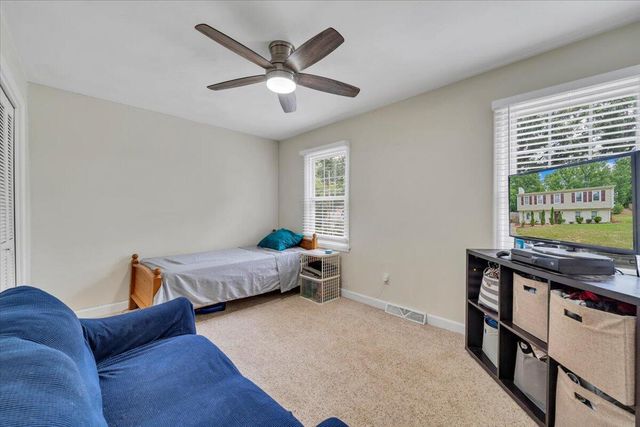 3030 Sedgefield RD SW, Roanoke, VA 24015