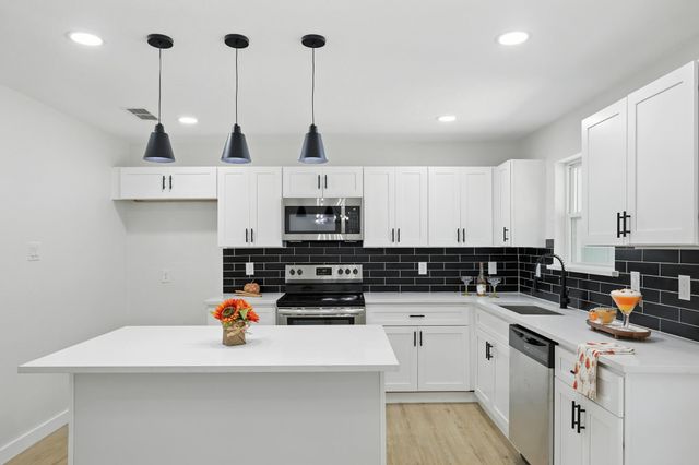 3011 Sunnybrook Lane, Arlington, TX 76014