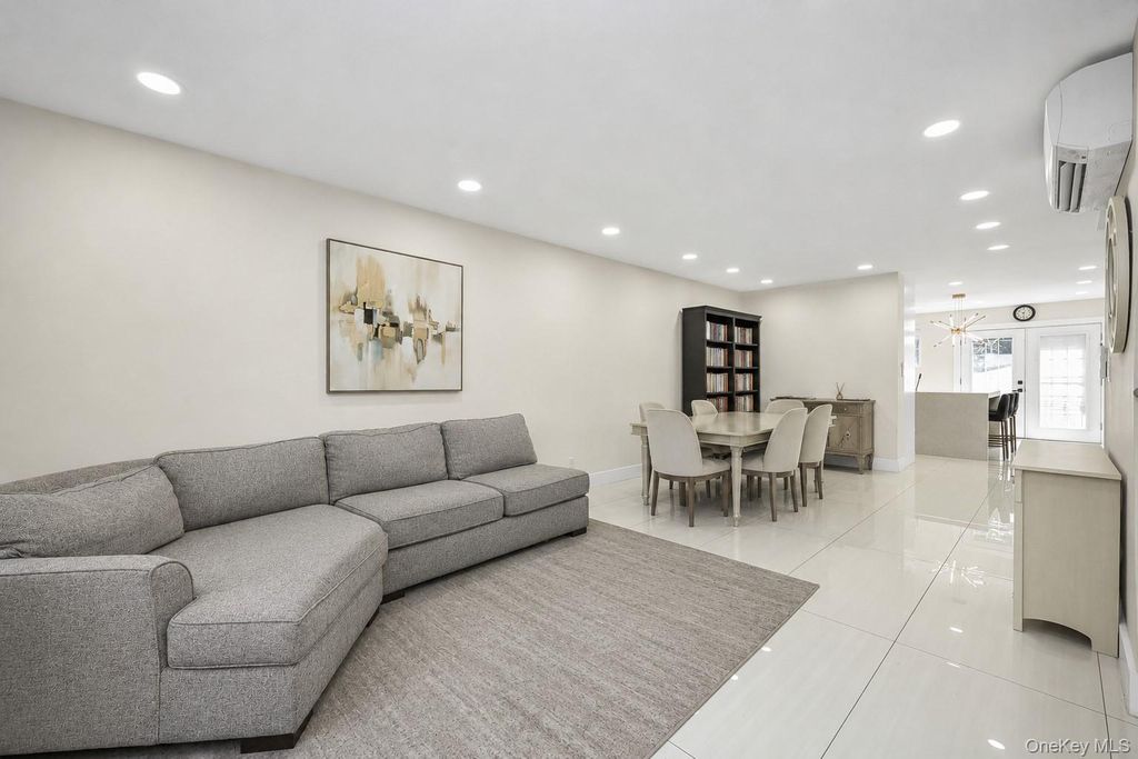 76-37 Vleigh Place, Kew Garden Hills, NY 11367 — photo 3