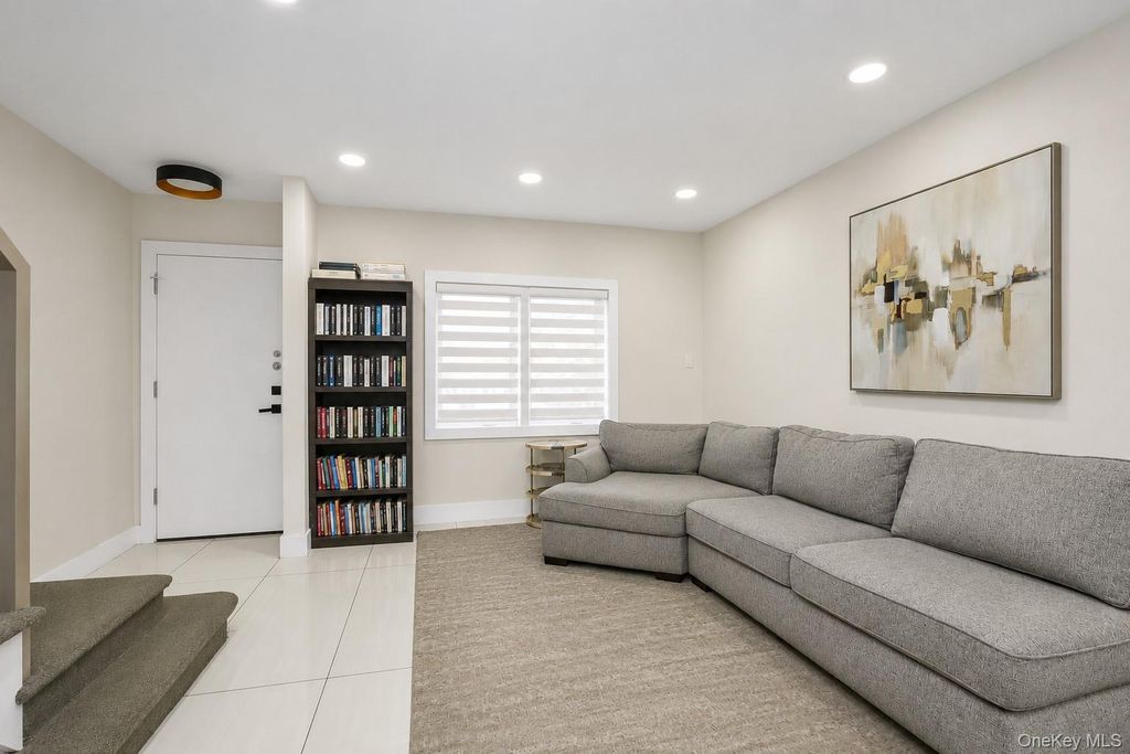 76-37 Vleigh Place, Kew Garden Hills, NY 11367 — photo 4