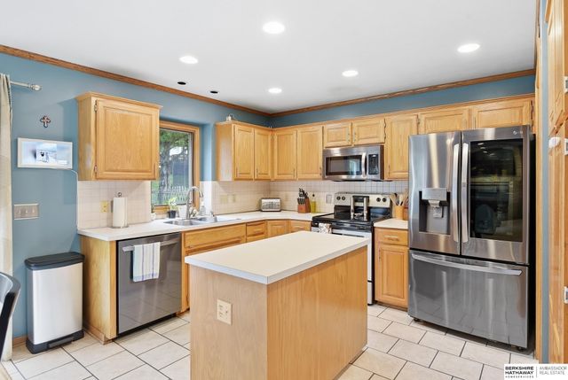 13608 Sahler Street, Omaha, NE 68164