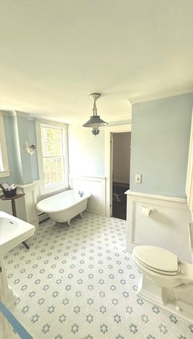 1015 Hortonville Rd, Swansea, MA 02777