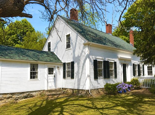 1015 Hortonville Rd, Swansea, MA 02777