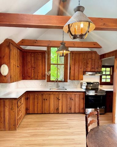 1015 Hortonville Rd, Swansea, MA 02777