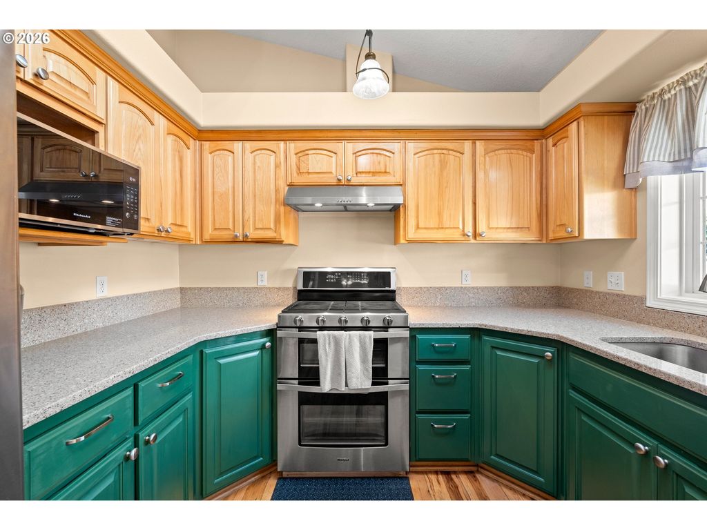 Image 6 of property listing at 3175 Ne Lucas Dr, Mc Minnville, OR 97128