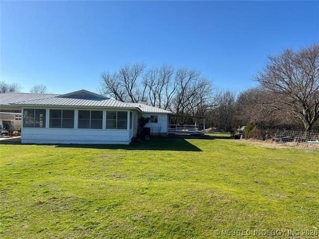 8925 State Road 78, Hendrix, OK 74741