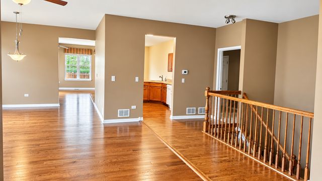 21100 Eugene Siegel Court, Crest Hill, IL 60403