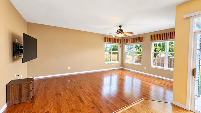 21100 Eugene Siegel Court, Crest Hill, IL 60403