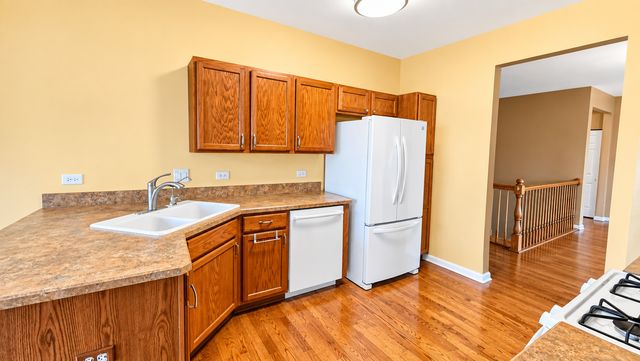 21100 Eugene Siegel Court, Crest Hill, IL 60403