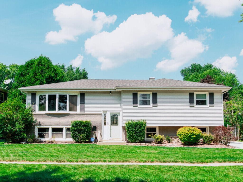 1230 W 10th Place, Hobart, IN 46342