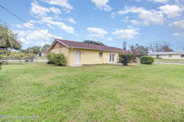 660 SE Grandeur Street SE, Palm Bay, FL 32909