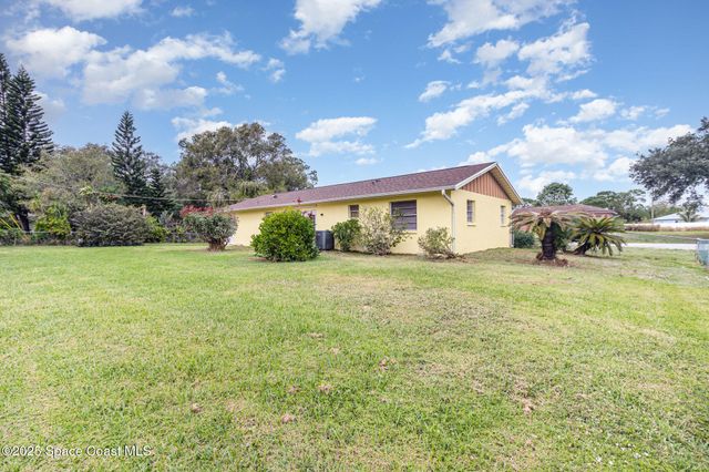 660 SE Grandeur Street SE, Palm Bay, FL 32909