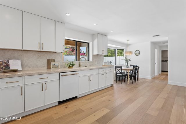 144 E WINTER Drive, Phoenix, AZ 85020