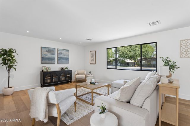 144 E WINTER Drive, Phoenix, AZ 85020