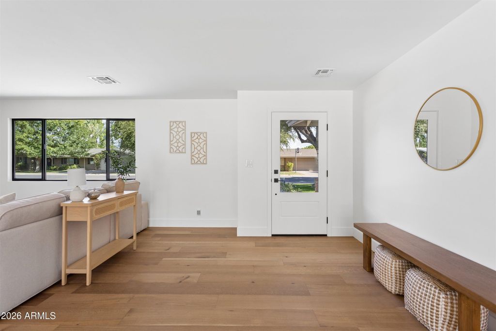 144 E WINTER Drive, Phoenix, AZ 85020 — photo 4
