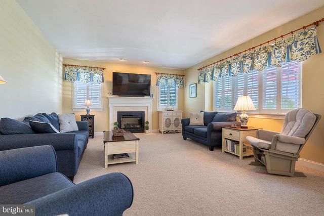 33 KNIGHTS CREST CT, Souderton, PA 18964