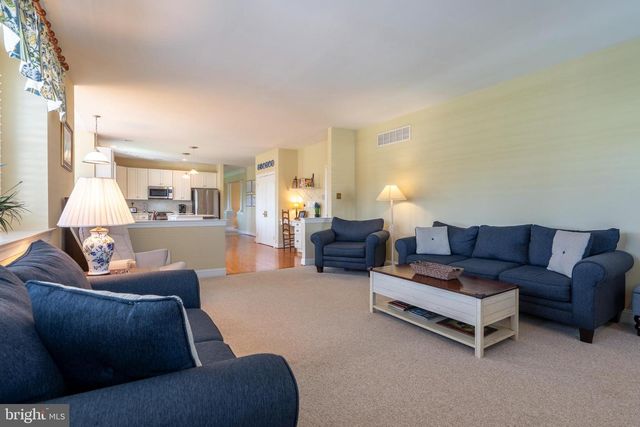 33 KNIGHTS CREST CT, Souderton, PA 18964