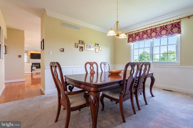 33 KNIGHTS CREST CT, Souderton, PA 18964