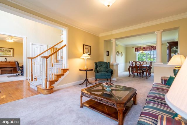 33 KNIGHTS CREST CT, Souderton, PA 18964