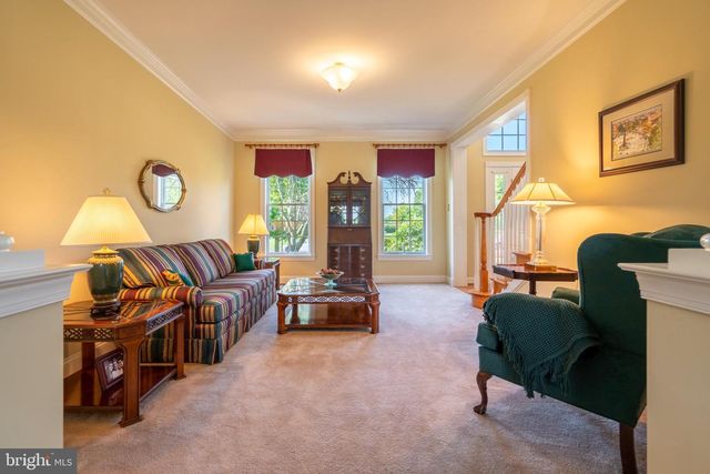 33 KNIGHTS CREST CT, Souderton, PA 18964