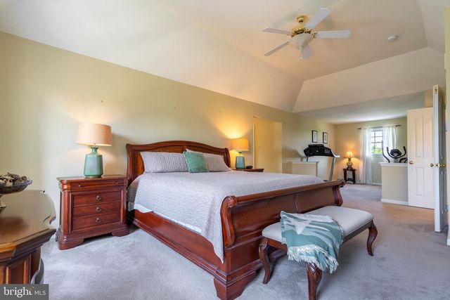 33 KNIGHTS CREST CT, Souderton, PA 18964