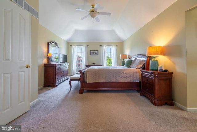 33 KNIGHTS CREST CT, Souderton, PA 18964