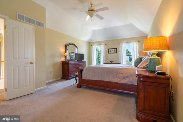 33 KNIGHTS CREST CT, Souderton, PA 18964