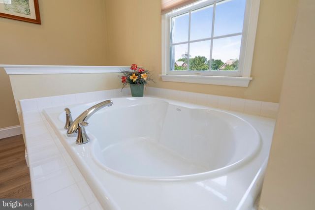 33 KNIGHTS CREST CT, Souderton, PA 18964