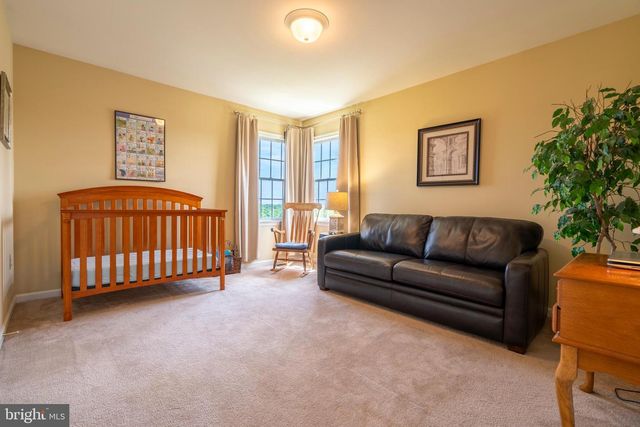 33 KNIGHTS CREST CT, Souderton, PA 18964