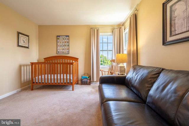 33 KNIGHTS CREST CT, Souderton, PA 18964