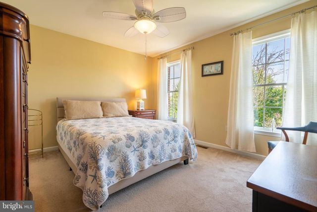 33 KNIGHTS CREST CT, Souderton, PA 18964