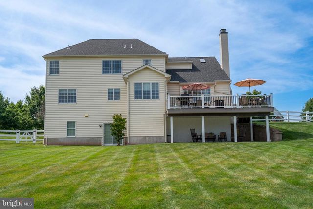33 KNIGHTS CREST CT, Souderton, PA 18964