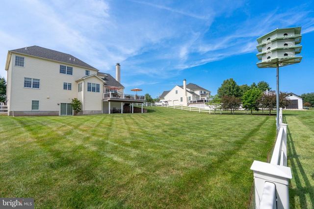 33 KNIGHTS CREST CT, Souderton, PA 18964