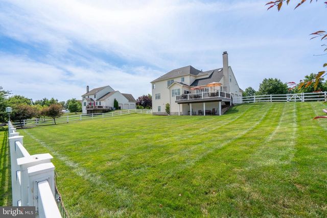 33 KNIGHTS CREST CT, Souderton, PA 18964