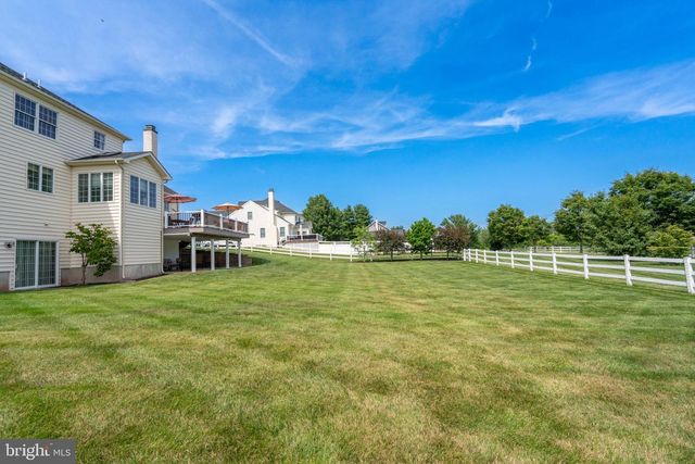 33 KNIGHTS CREST CT, Souderton, PA 18964