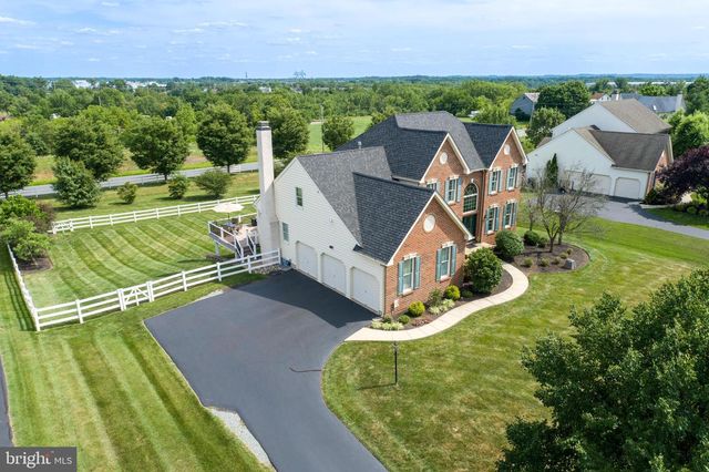 33 KNIGHTS CREST CT, Souderton, PA 18964