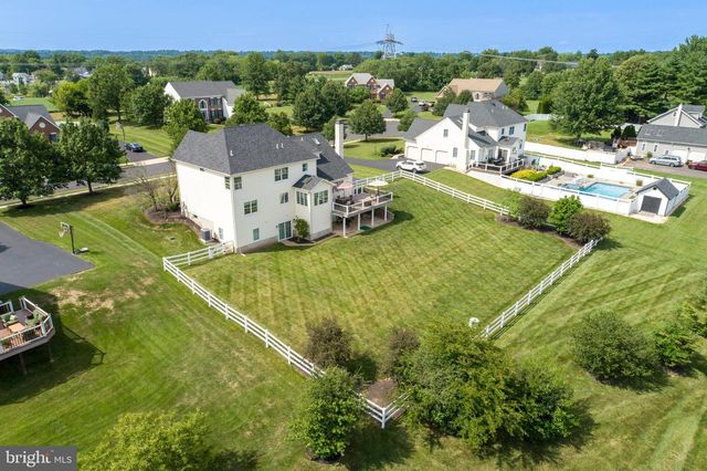 33 KNIGHTS CREST CT, Souderton, PA 18964